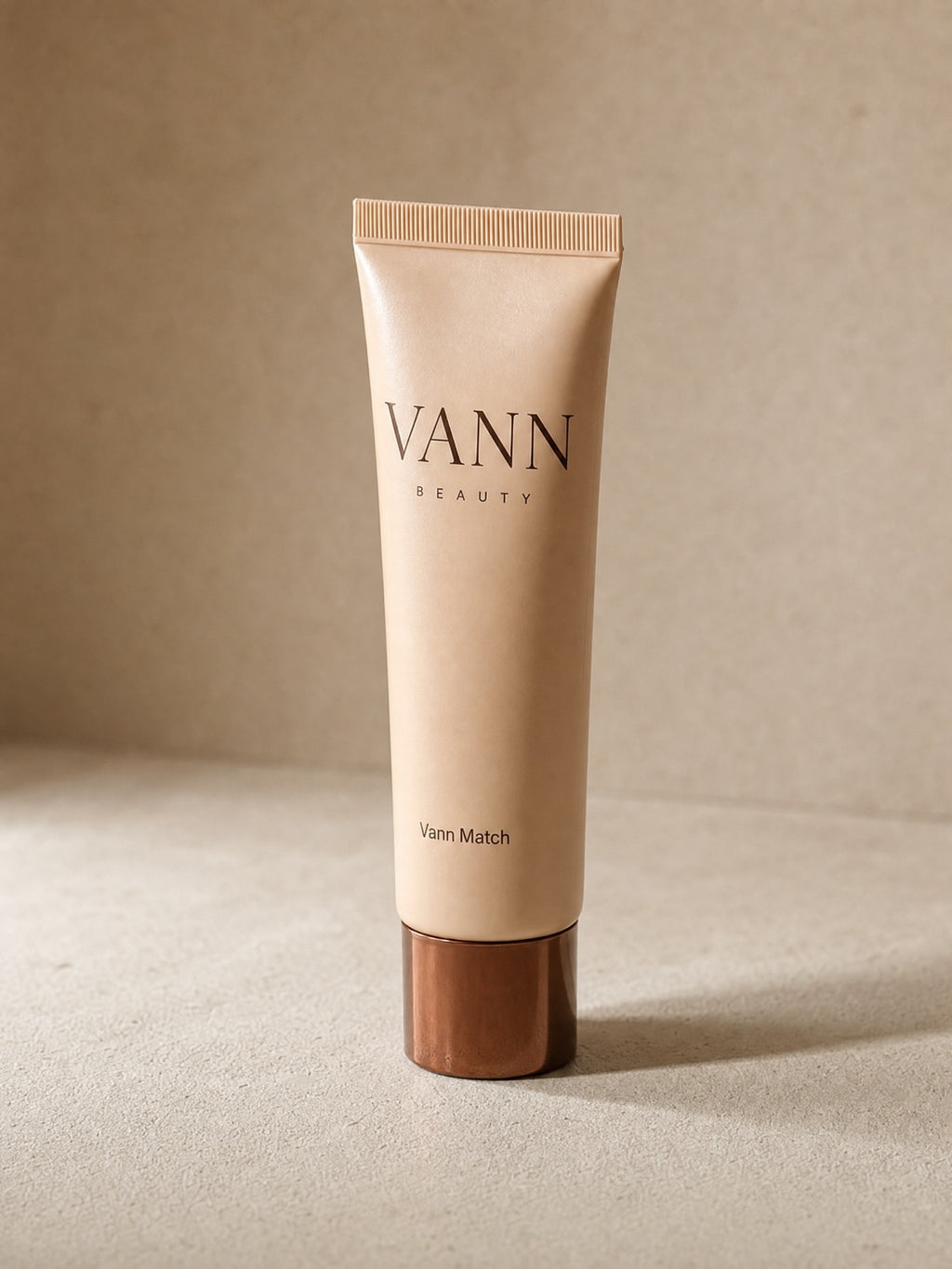 Tubo Vann Match sostenido en la mano